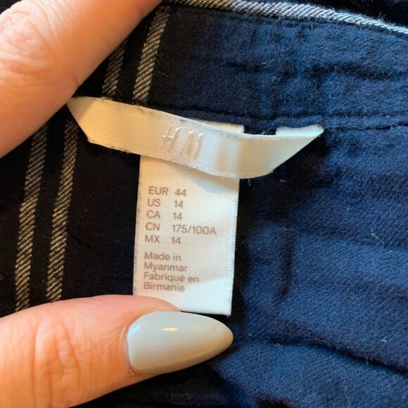 H&M Plaid Blue and White Flannel Button Up - Picture 4 of 4